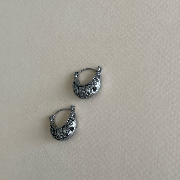 Floral Hoop Earrings N1951 - Picture 4 of 5